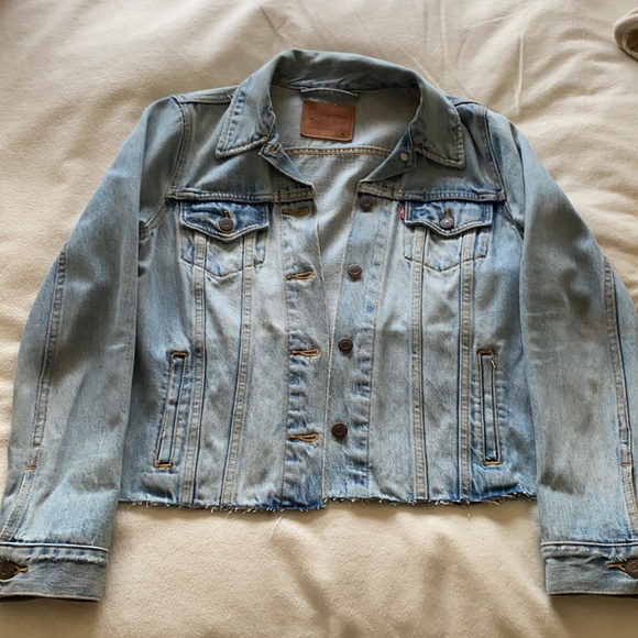 Levi’s Denim Trucker Jacket - Cropped - Picture 1 of 5